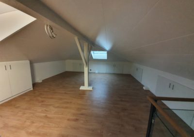 Parquet, lambris, velux, meuble bois