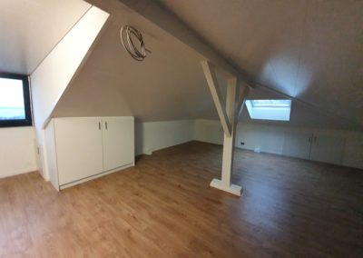 Parquet, lambris, velux, meuble bois