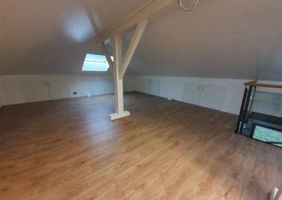 Parquet, lambris, velux, meuble bois