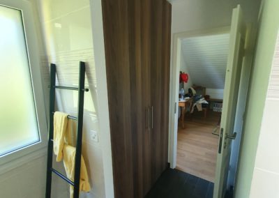 Meuble bois, porte et fenêtre